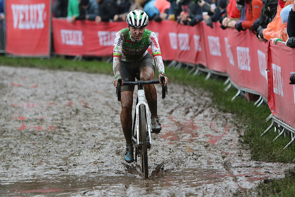 Nieuwenhuis op podium in Ruddervoorde, Van der Heijden vierde