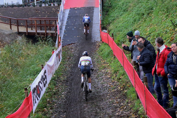 Van der Poel keert terug met zege