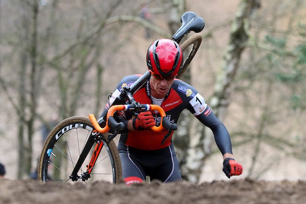 Erik Dekker oppermachtig naar titel masters 50+