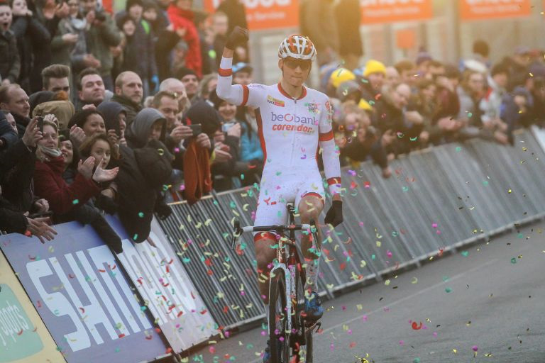 Van der Poel opnieuw naar winst in Heusden-Zolder