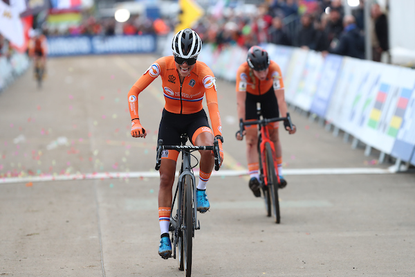 Goud voor Alvarado, Kamp en Van Anrooij op WK Veld