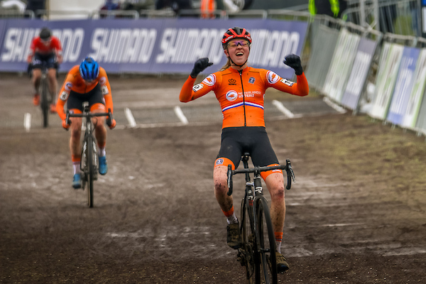 Perfecte score voor oranje na zege Van der Poel