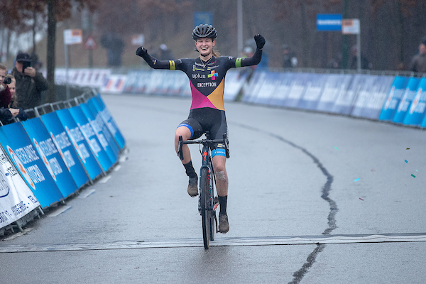 Peddelaars nemen deel NK Veldrijden over