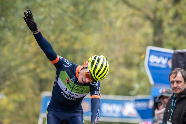 Jens Dekker wint in Spanje