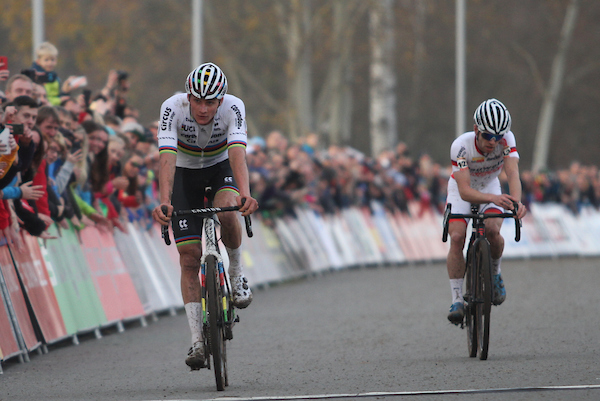 Van der Poel en Worst slaan slag in slotronde