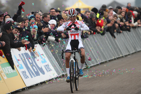 Corendon-duo domineert in zand Koksijde