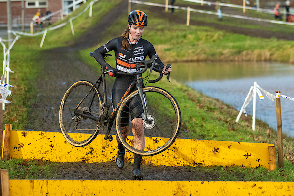 Pluimers boekt thuiszege in veldrit Almelo