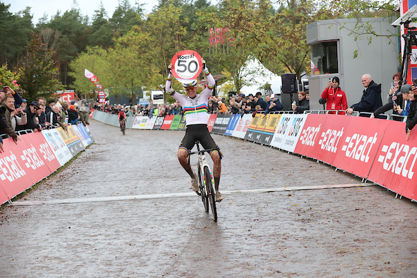 Van Empel en Nieuwenhuis winnen op Heerderstrand
