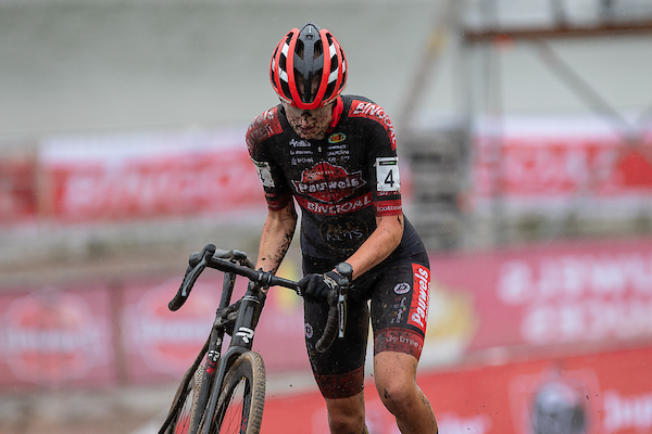 Eerste UCI-zege voor Leonie Bentveld