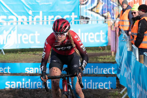 Van Alphen wint, Van der Poel valt in Boom