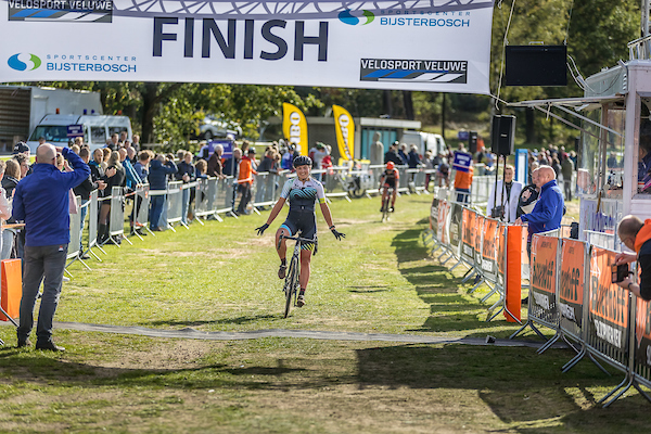 Van der Burg wint op Heerderstrand