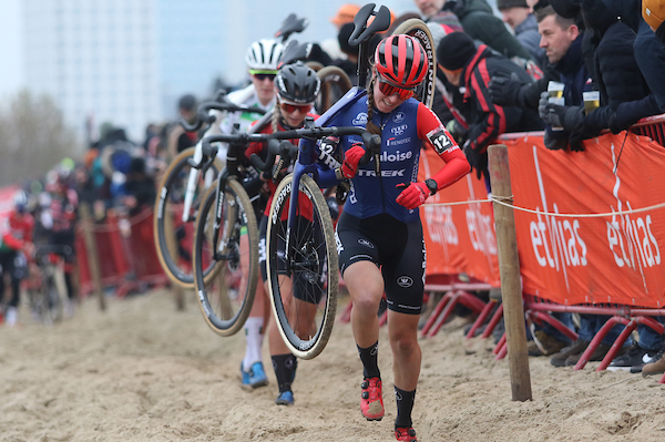 Van Anrooij is koningin van het zand in Koksijde