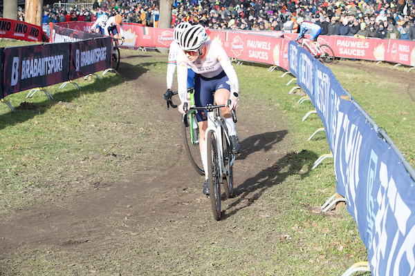 Knaven en Uptegrove winnen Kasteelcross