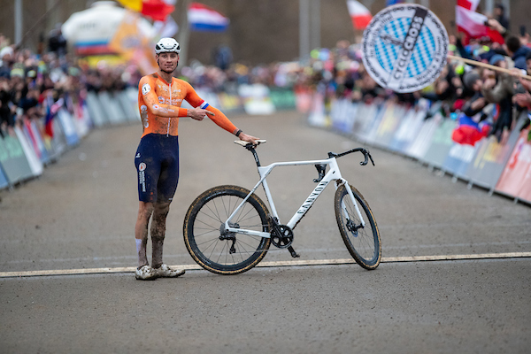 Van der Poel naar zesde wereldtitel in Tabor