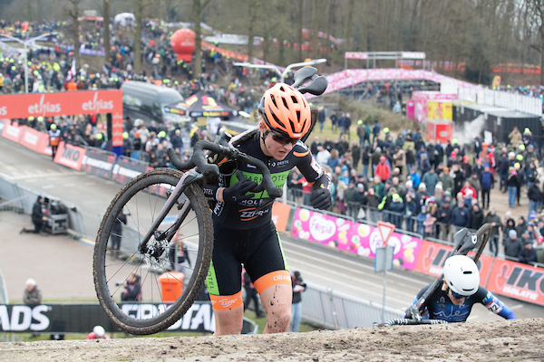 Hartog wint veldrit in Spanje