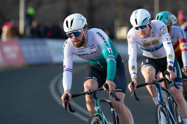 Nieuwenhuis wint X2O Trofee