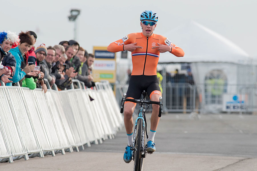 Pim Ronhaar wint wereldbekercross Koksijde